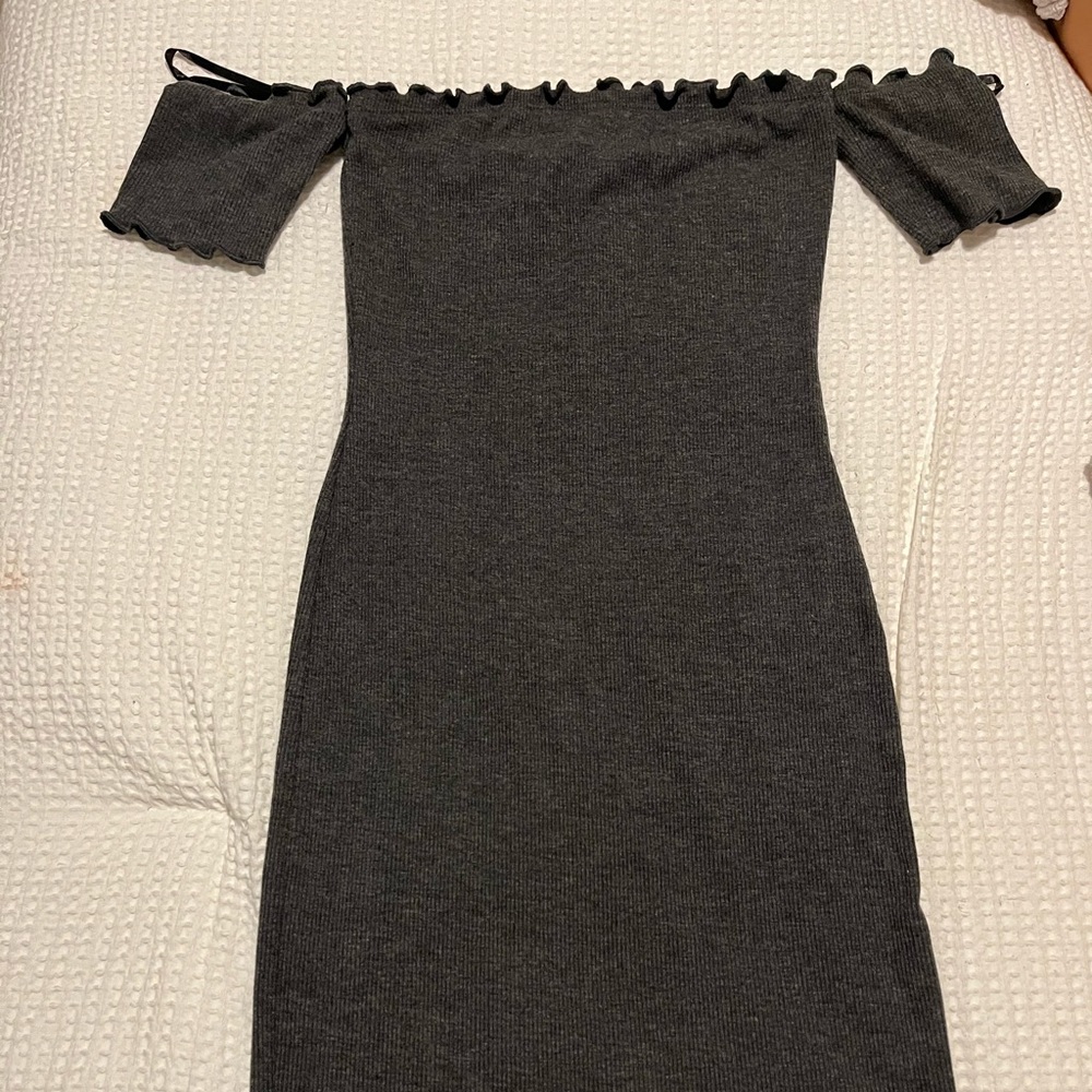 Popular 21 Gray Off-Shoulder Bodycon Dress